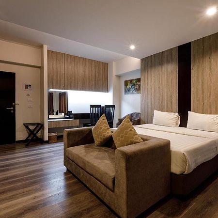 Grand Marina Residence Hotel Ban Laem Chabang Exterior photo