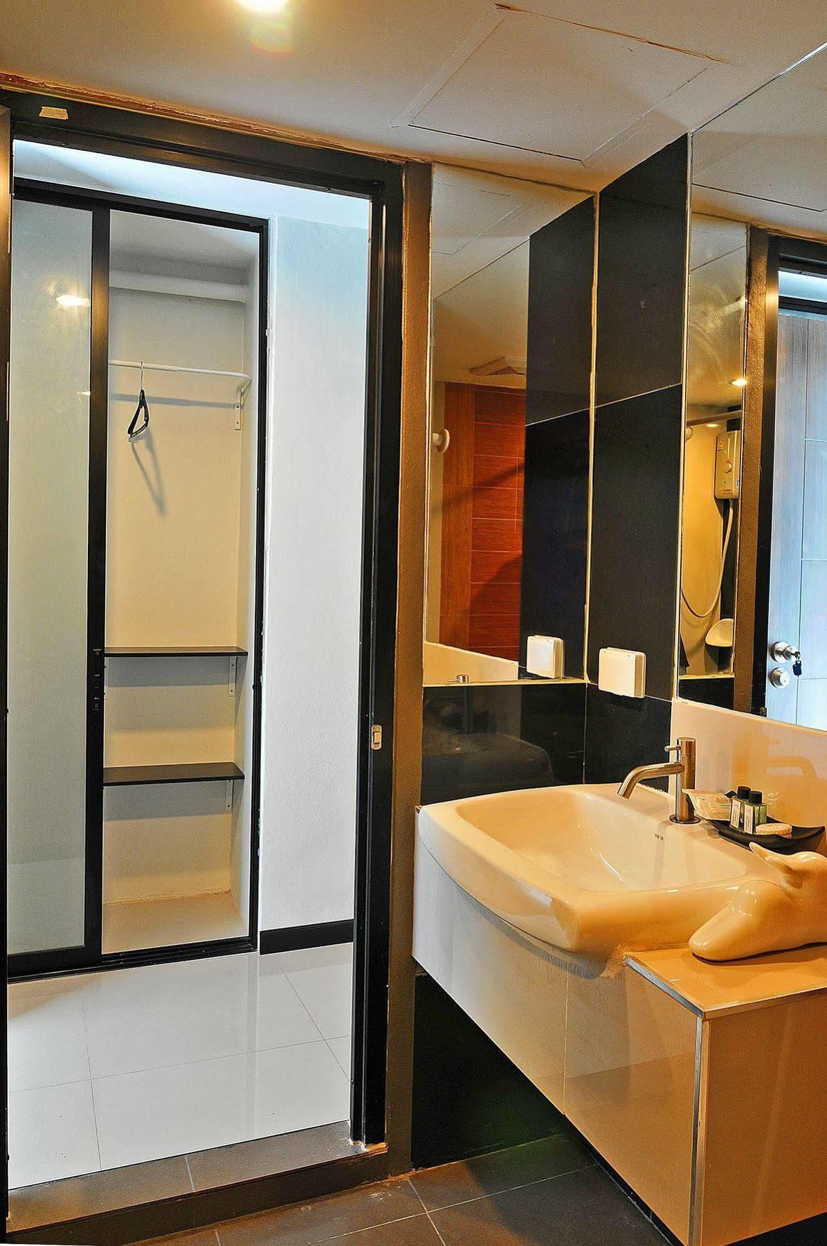 Grand Marina Residence Hotel Ban Laem Chabang Exterior photo
