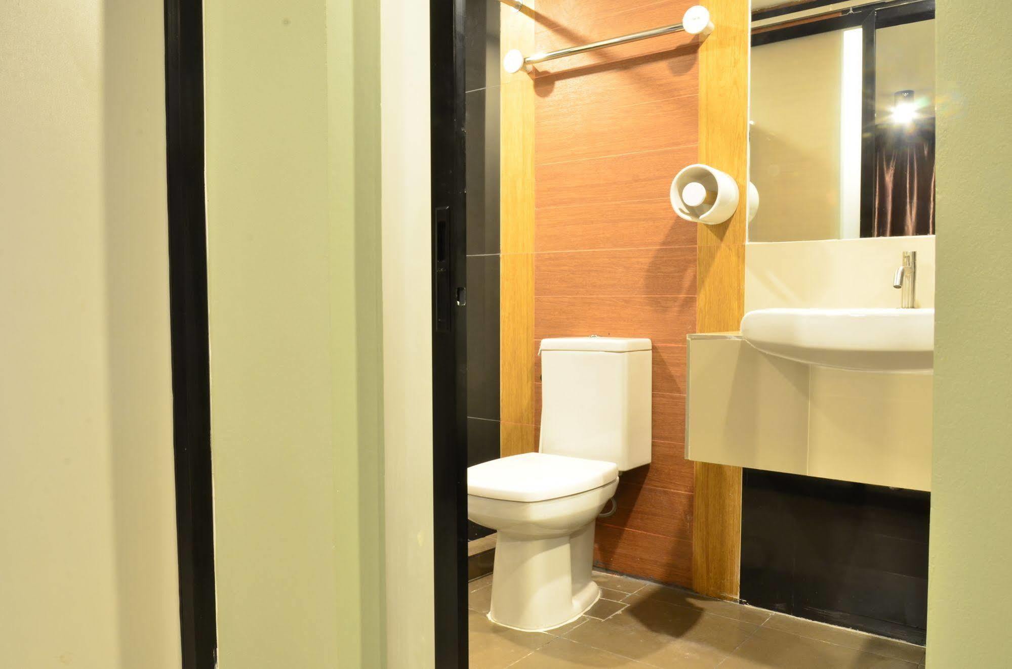 Grand Marina Residence Hotel Ban Laem Chabang Exterior photo